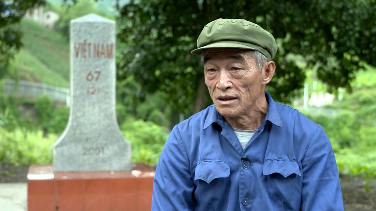 Ông Tần Vần Phủ - 1 trong những "cột mốc sống" tại bản người Dao Hùng Pèng.
 Ảnh: Khắc Kiên/VOV Tây Bắc