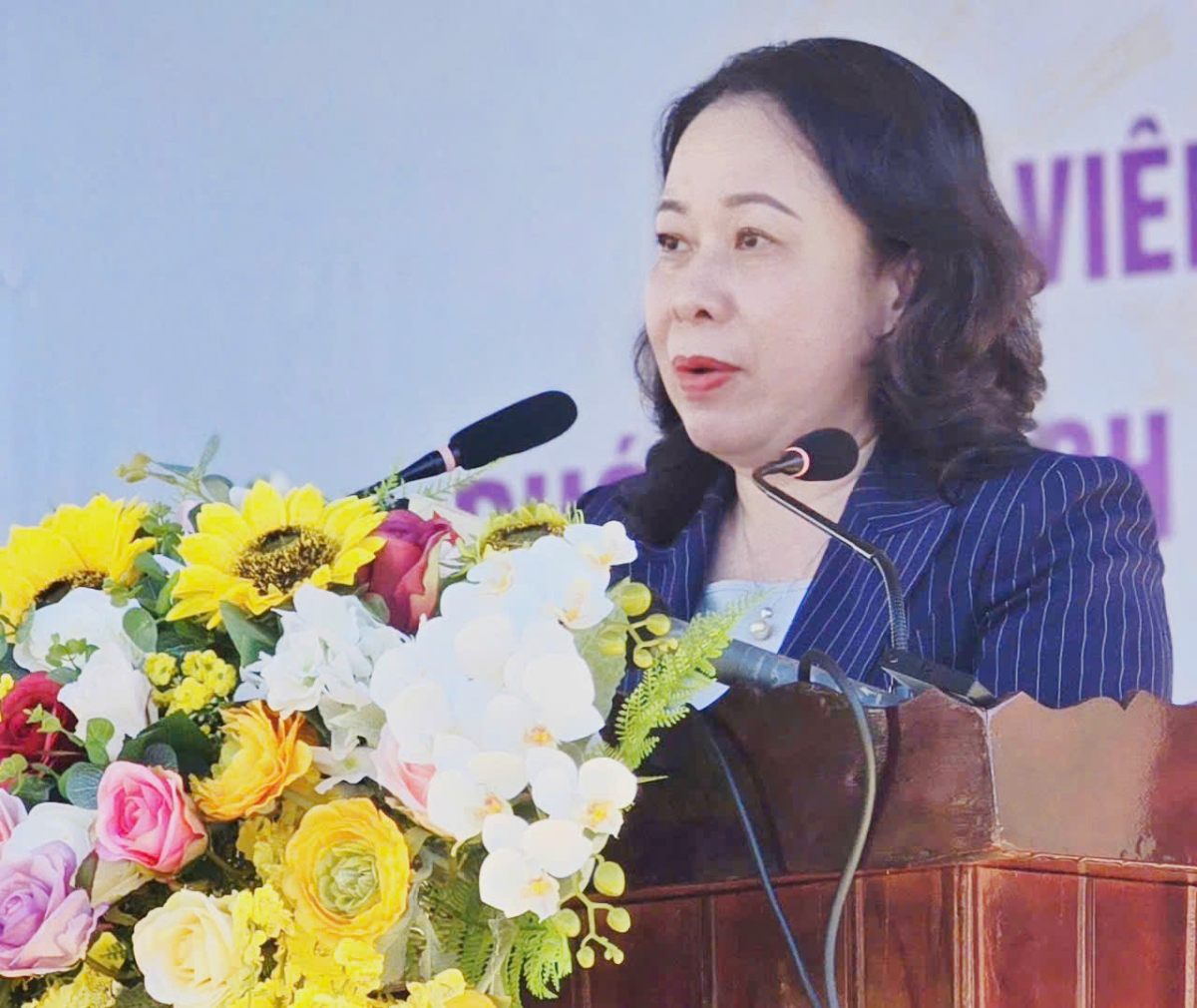 
Phŏ Kơdră teh đak bơ̆n Võ Thị Ánh Xuân iung pơma ah akŏm tơƀơ̆p