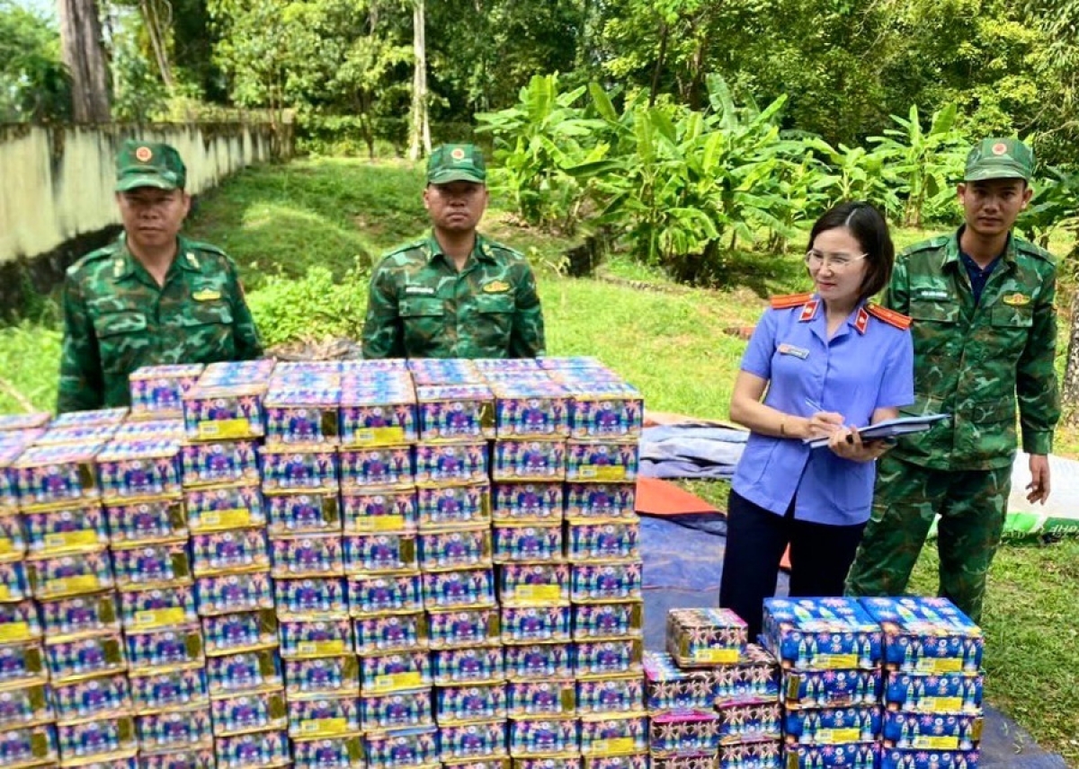 Phòng chống buôn lậu pháo tại biên giới Gia Lai có sự phối hợp của nhiều lực lượng.
Ảnh: Hoàng Qui/VOV Tây Nguyên