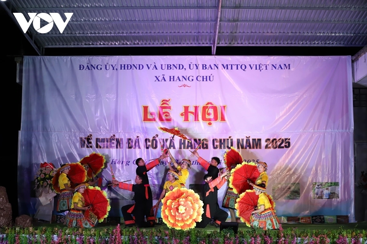 Lễ hội miền đá cổ Hang Chú lần đầu tiên được tổ chức.