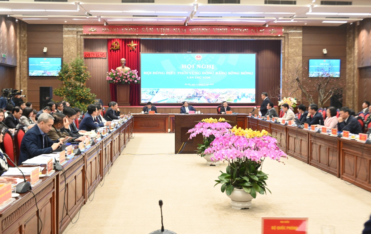 
Thủ tướng Phạm Minh Chính pơgơ̆r Hop akŏm