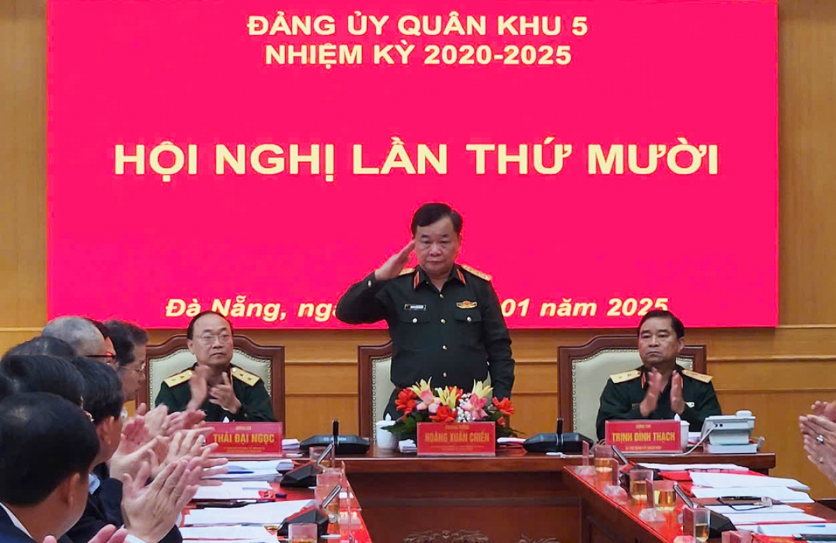 
Thượng tướng Hoàng Xuân Chiến, Phŏ Kơdră Anih tơm vei lăng Khŭl lĭnh pơma tơ̆ hop akŏm