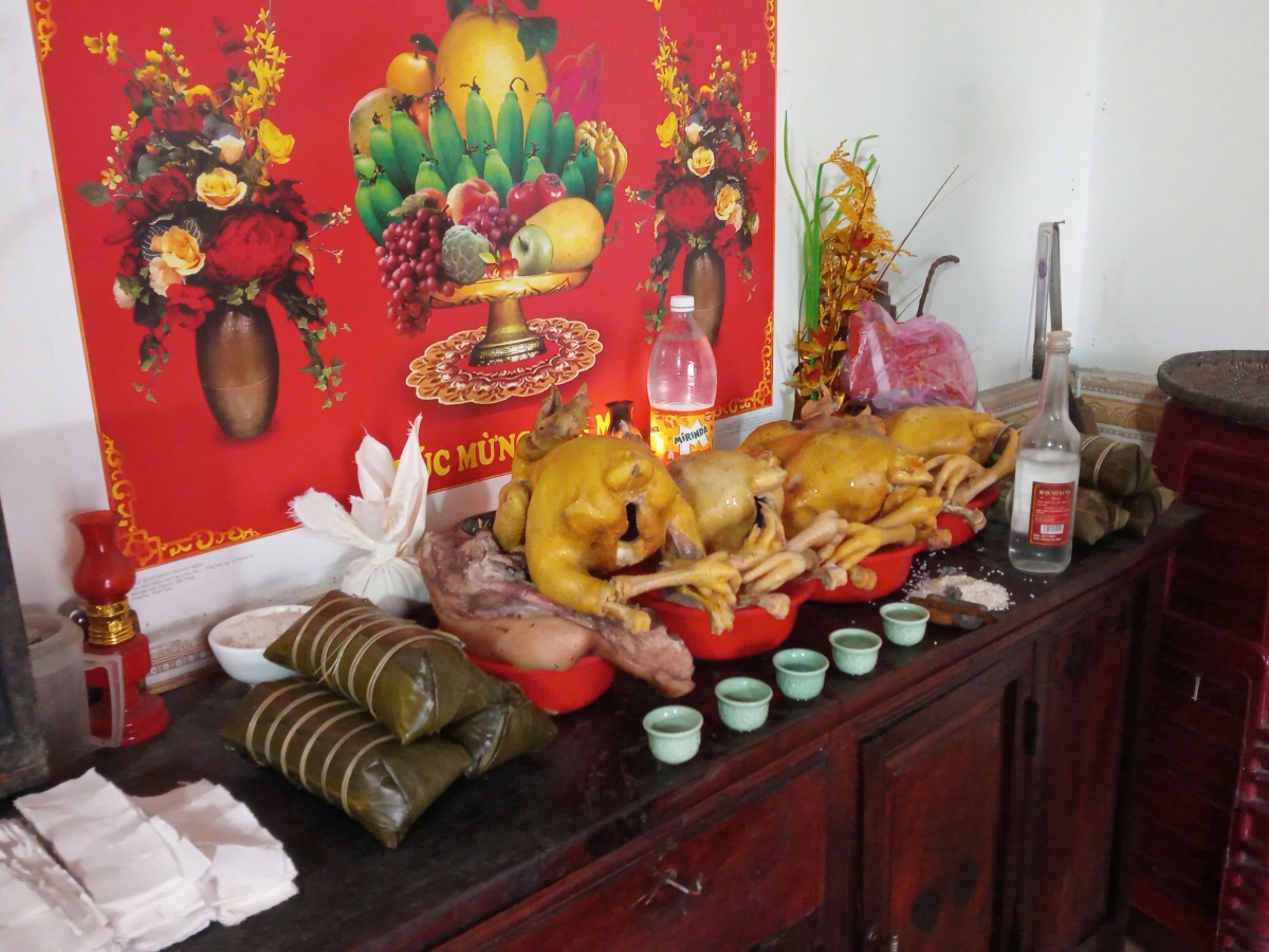 Với người Dao, thờ tổ tiên là một phong tục quan trọng của các gia đình.
Đồ lễ chủ yếu là thịt lợn, thịt gà, bánh trưng, bánh khảo, bánh dày, rượu…
Ảnh: Nguyễn Hoàng Duy Thái/VOV Đông Bắc