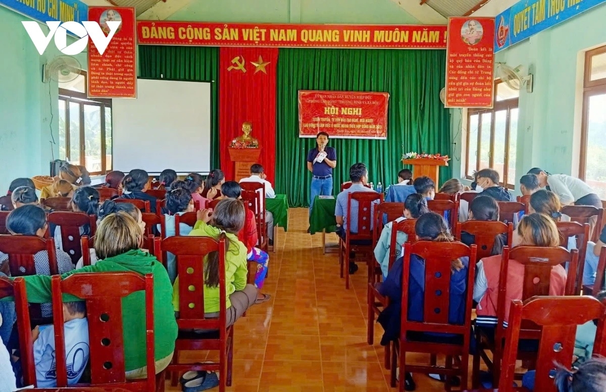 Tuyên truyền giúp người dân hiểu rõ về việc xuất khẩu lao động.