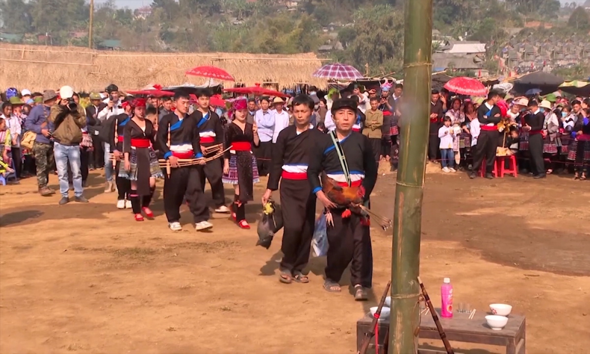 Mơdĭng rơnó Hơngui a Lai Châu cho tíu ki mơnhông túa lĕm tro mơhnhôk tơmối ôm hyô