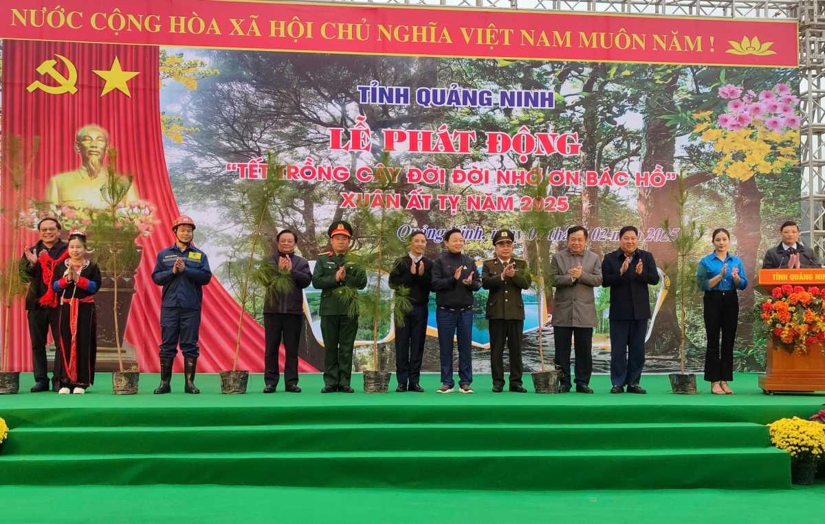 Phó Thủ tướng Cíñ phủ ồng Trần Hồ Hà jào pà sơntìl chi tam ai làng bol kis tàm ƀòn dờng Uông Bí in