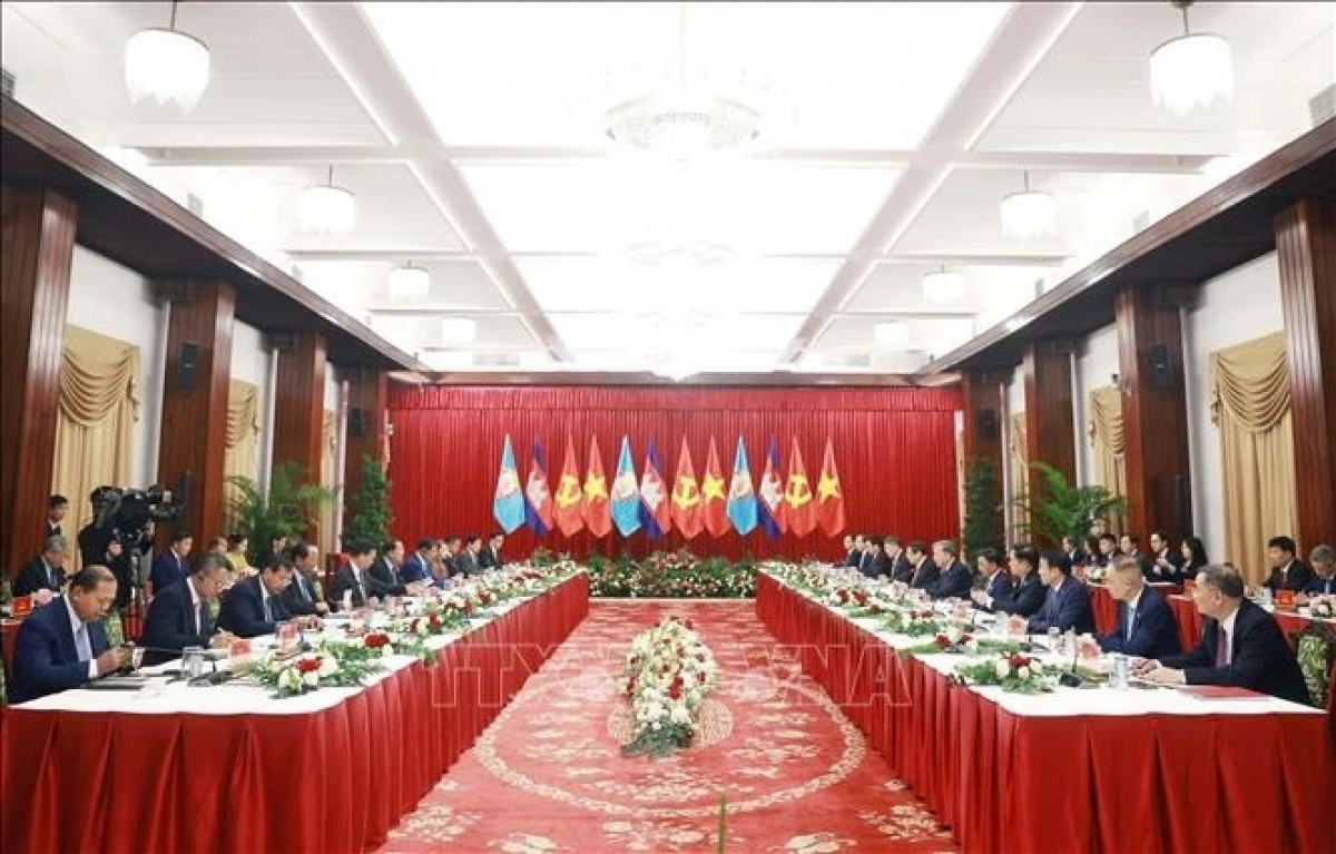 
Tơdrong tơƀâp tih đơ̆ng Anih tơm Chinh trĭ Đảng Cộng sản Việt Nam păng Khul kơdră chĕp kơ̆l Đảng Kon pơlei Campuchia. Rup: TTXVN