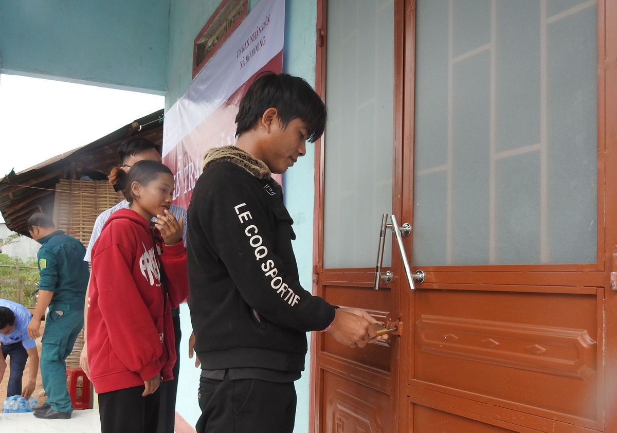 Hơniâp ro drêng châ hbru khoă mot tung toăng hngêi nếo dêi mâu rơpŏng a cheăm Hơ Moong, tơring Sa Thầy (Kon Tum)