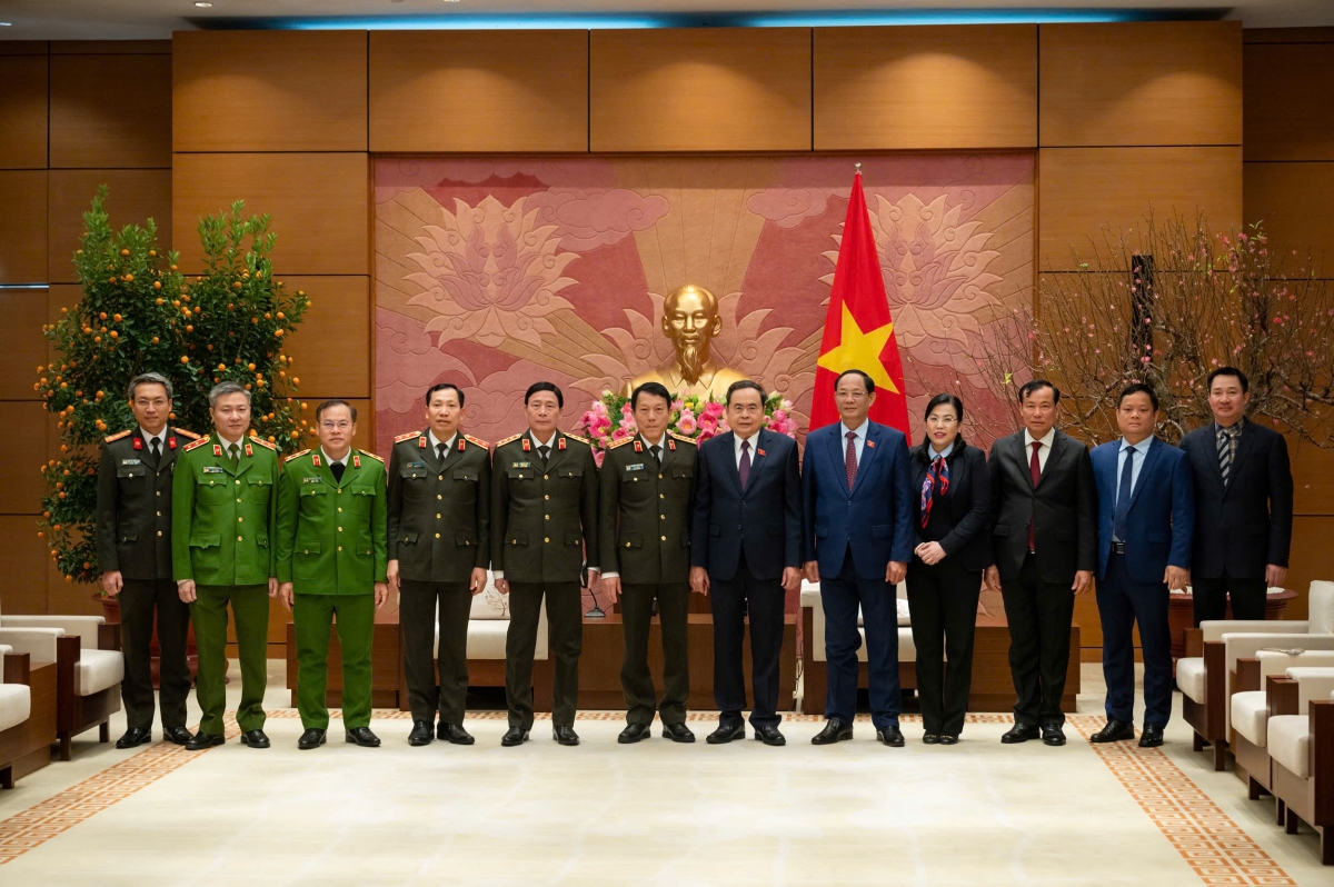 
Kơdră Kuôk hô̆i Trần Thanh Mẫn pơm jang hăm Anih tơm Kŏng an