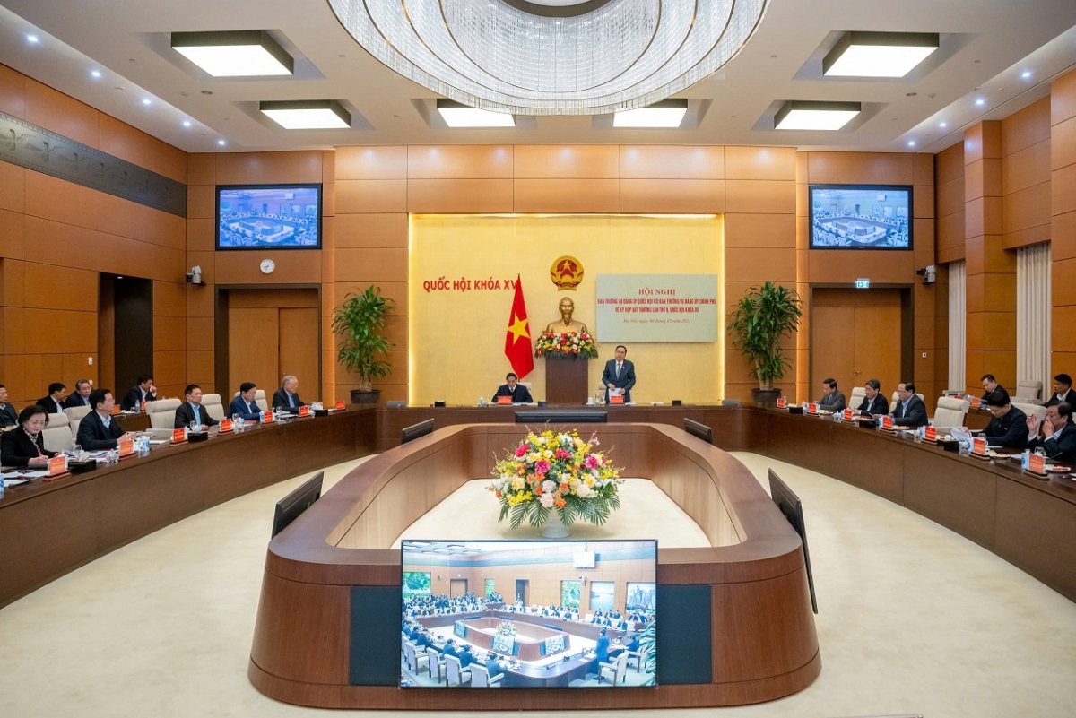 Hôp mâu kăn Đảng ủy Kuô̆k hô̆i ƀă mâu kăn Đảng ủy Chin phuh