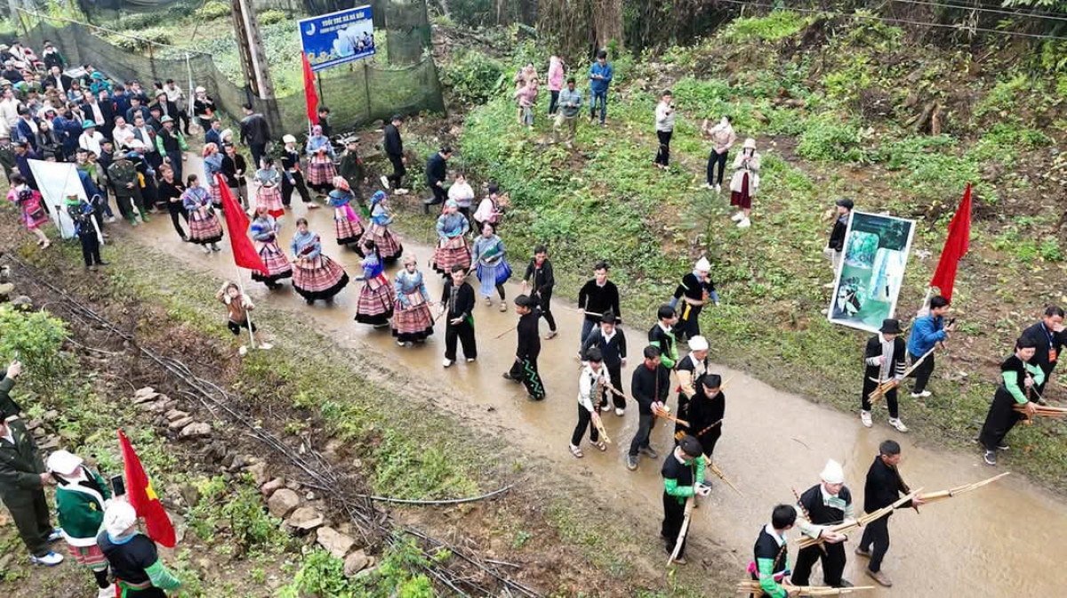 Môi tung mâu tơdroăng mơhno khôi túa lĕm, rơhdruê xoâng a Têt kong Nà Hẩu