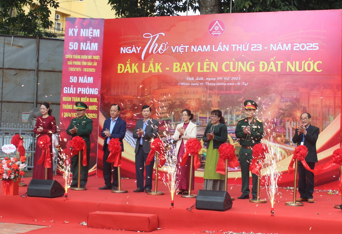 Hâi thơ Việt Nam roh má 23 a Dak Lak tơkŭm po tung tơdroăng sôk suâ, kơdrâm phiu ro