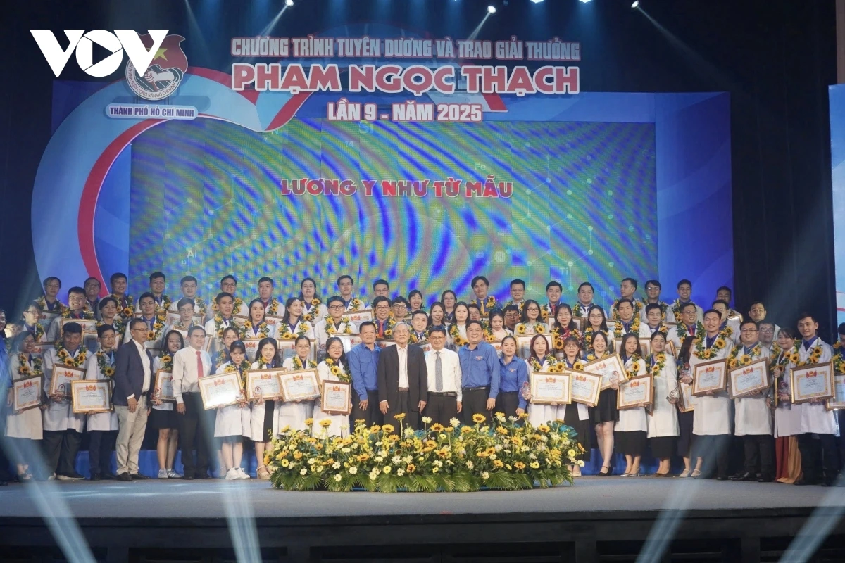 73 bac si gru jru naih gheih di Ban raya Ho Chi Minh alin jai thuong Phạm Ngọc Thạch mbang 9