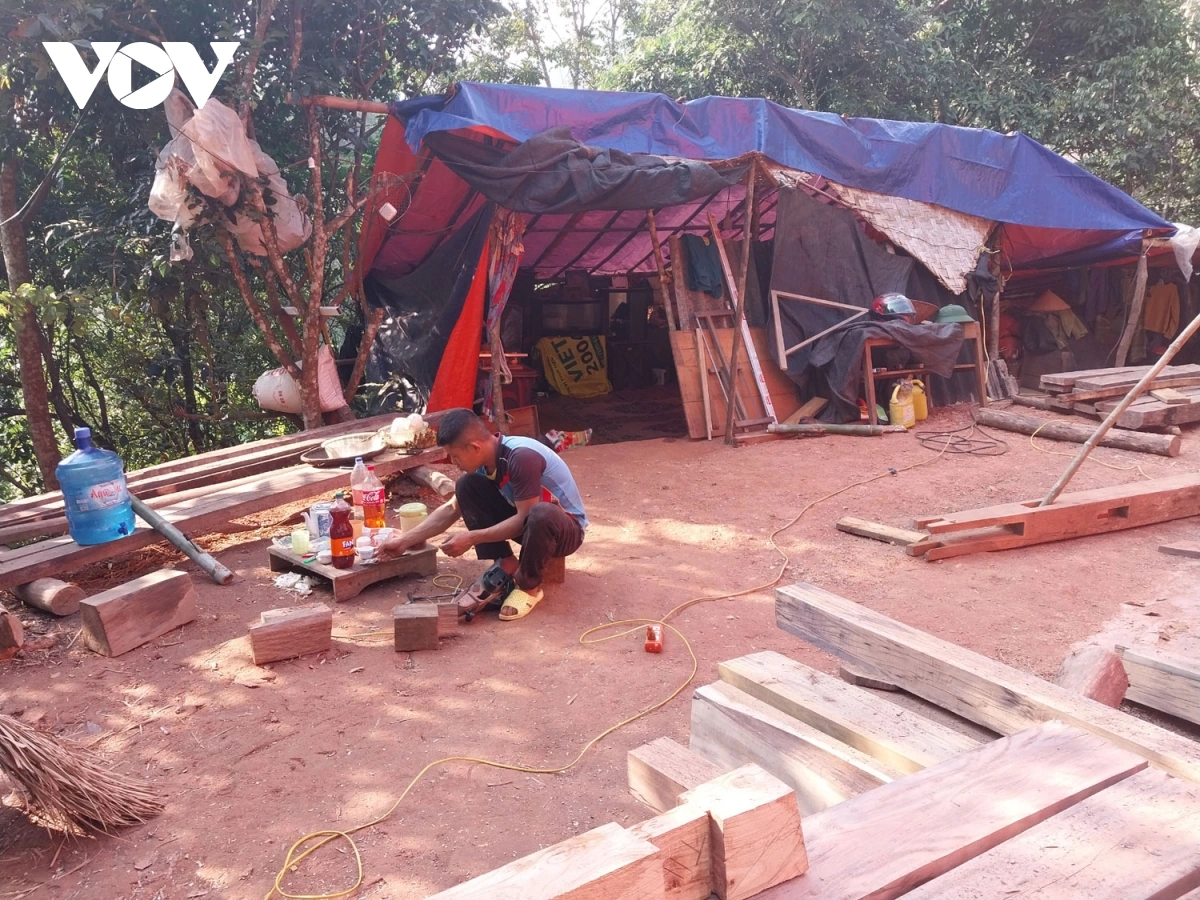 Brei oh daok baoh sang taik tahak oh lac sarak rahra bo daok lac sa jalan ngak patagok karo kajap di Viet Nam.