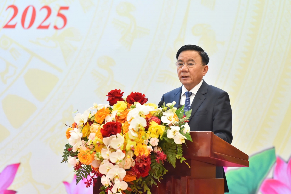 Pôa Trần Cẩm Tú, Khu kăn hnê cheăng Đảng tối tơbleăng a hneăng hôp