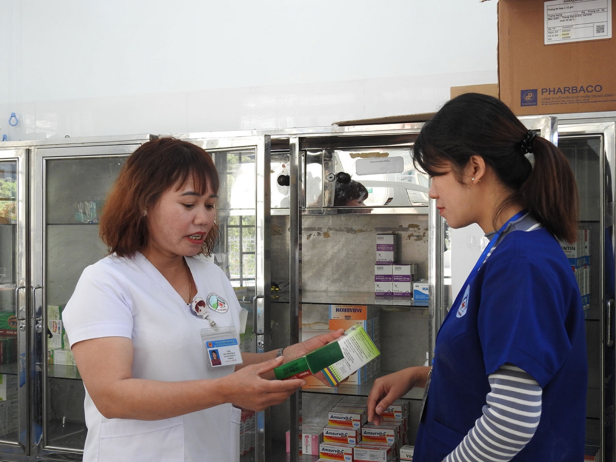 Chị Y Hà luôn đồng hành cùng nhân viên và là ngọn cờ đầu của Trạm Y xã Tu Mơ Rông.
Ảnh: Nguyễn Khoa Điềm/VOV Tây Nguyên