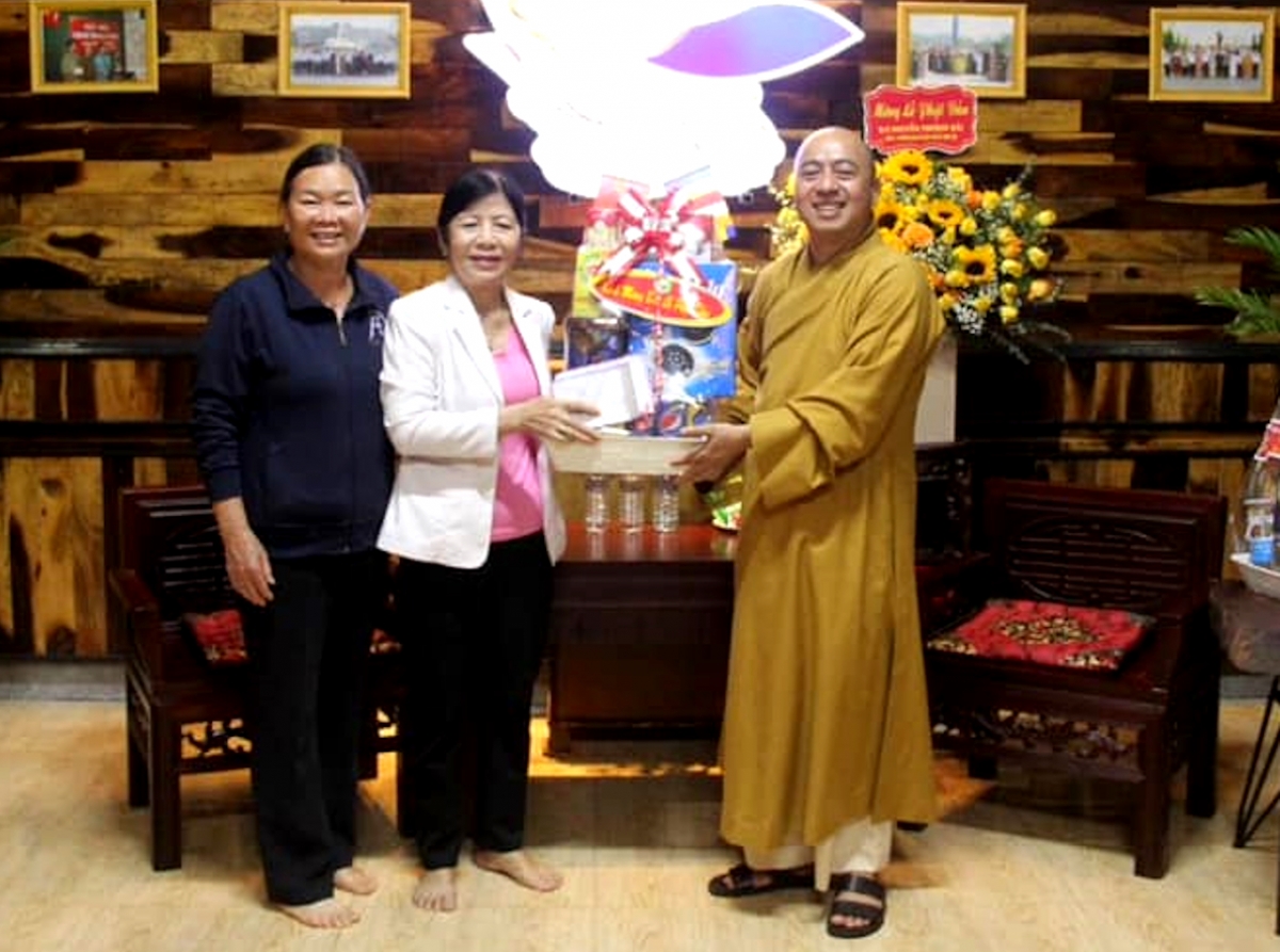 Hơnăm hiăng hên la jâ Nguyễn Thị Hồng (ối peăng hơ-ếo), Kăn hnê ngăn Khu mơjo pâ tơnêi têa tro kroăng phak tơring Čư̆ Mgar xuân ối kơhnâ khât tung hnoăng cheăng pơlê pơla