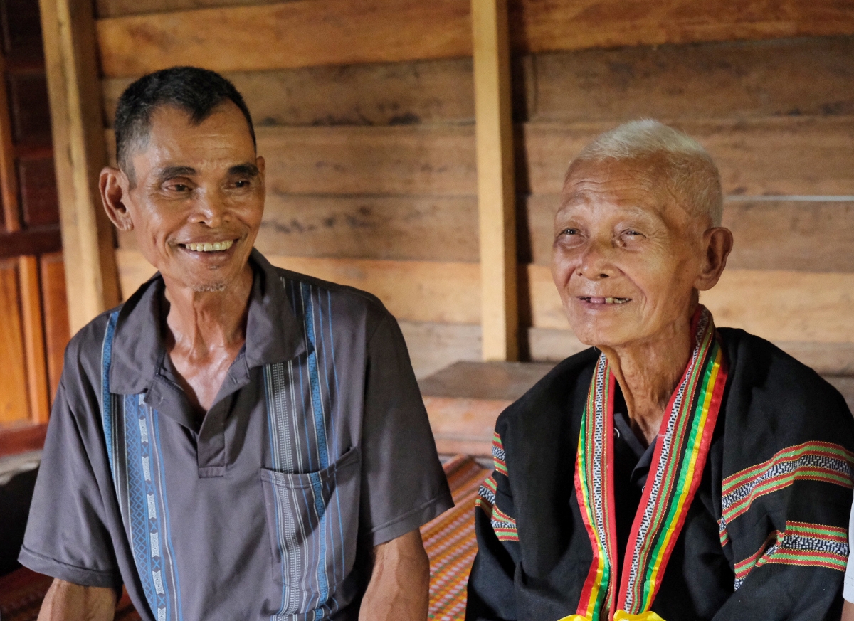 Đảng viên Kpă Y Thia ndrel klay Ba Văn Hơm, Bí thư Chi bộ lor bôk năp buôn Ma Giai