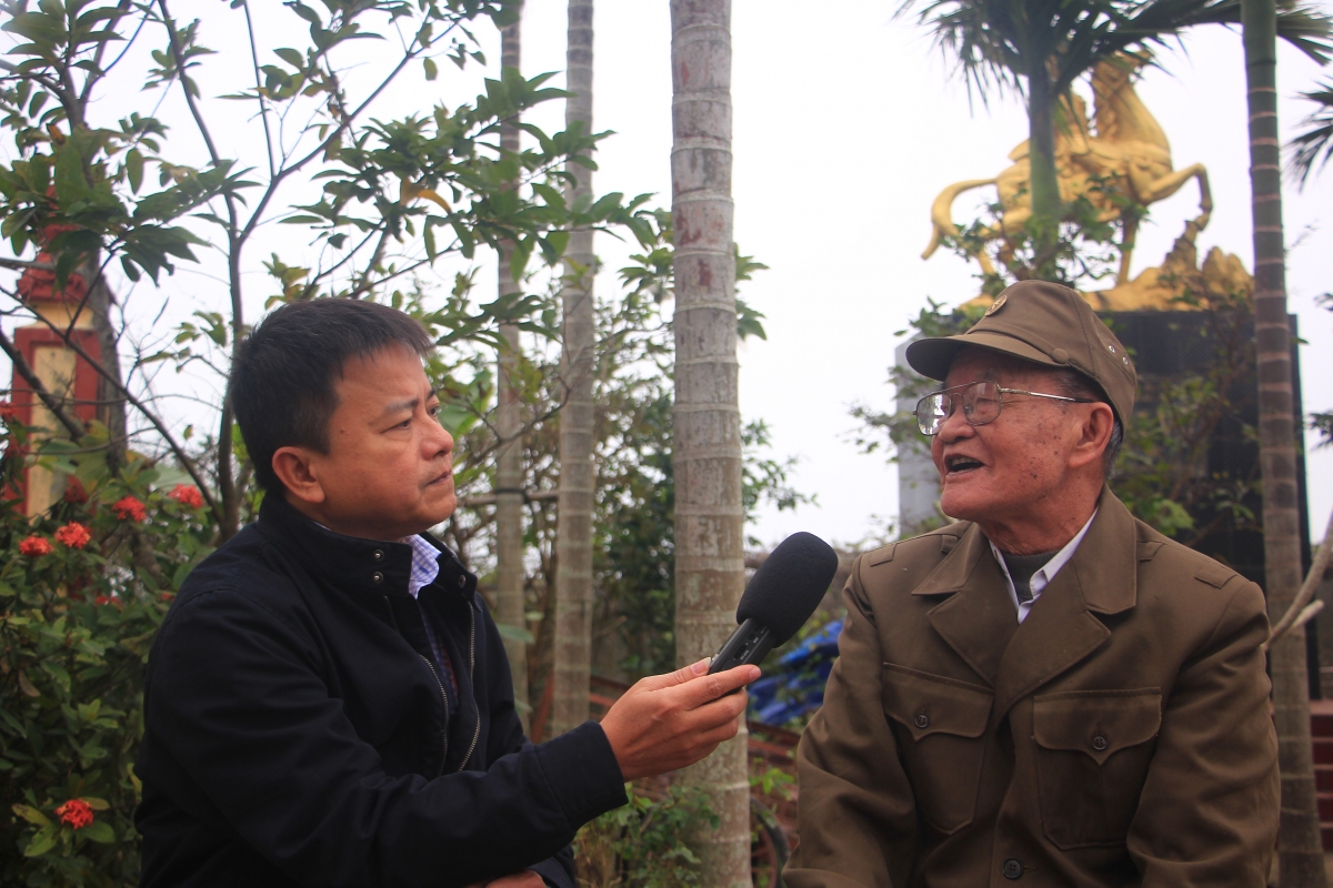 Cụ Lê Mậu Xuyên, 90 tuổi nguyên Phó Bí thư Thường trực Đảng ủy xã Hiền Ninh, huyện Quảng Ninh, tỉnh Quảng Bình