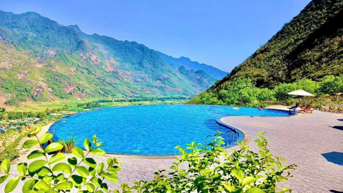 Khu bể bơi, bể tăm. Ảnh: Làng Mông village cung cấp.