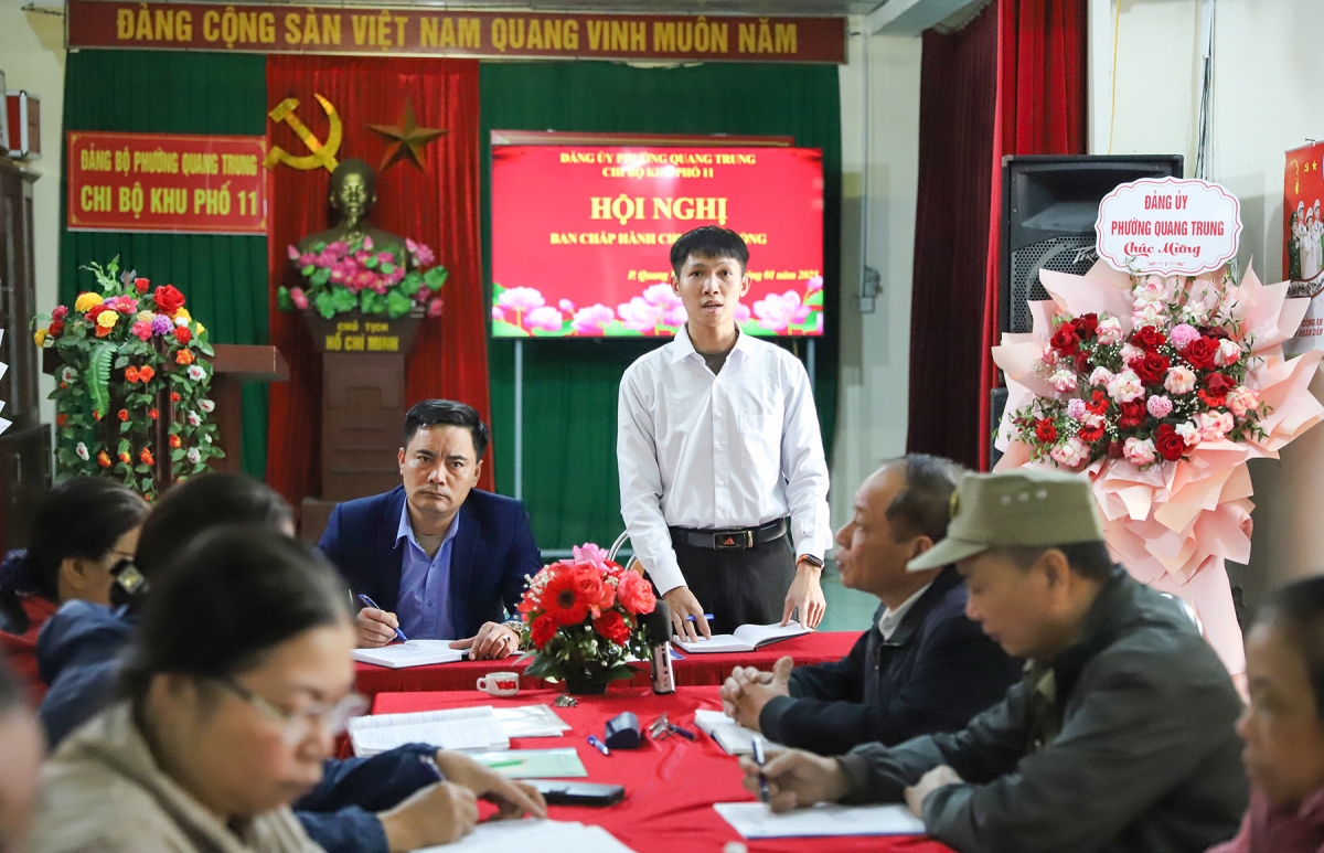 Bí thư chi bộ - Trưởng khu phố 11 (phường Quang Trung, TP Uông Bí, Quảng Ninh) Nguyễn Minh Đang chủ trì Hội nghị Ban chấp hành chi bộ ngay sau Đại hội, khẩn trương triển khai các công việc của khu phố
