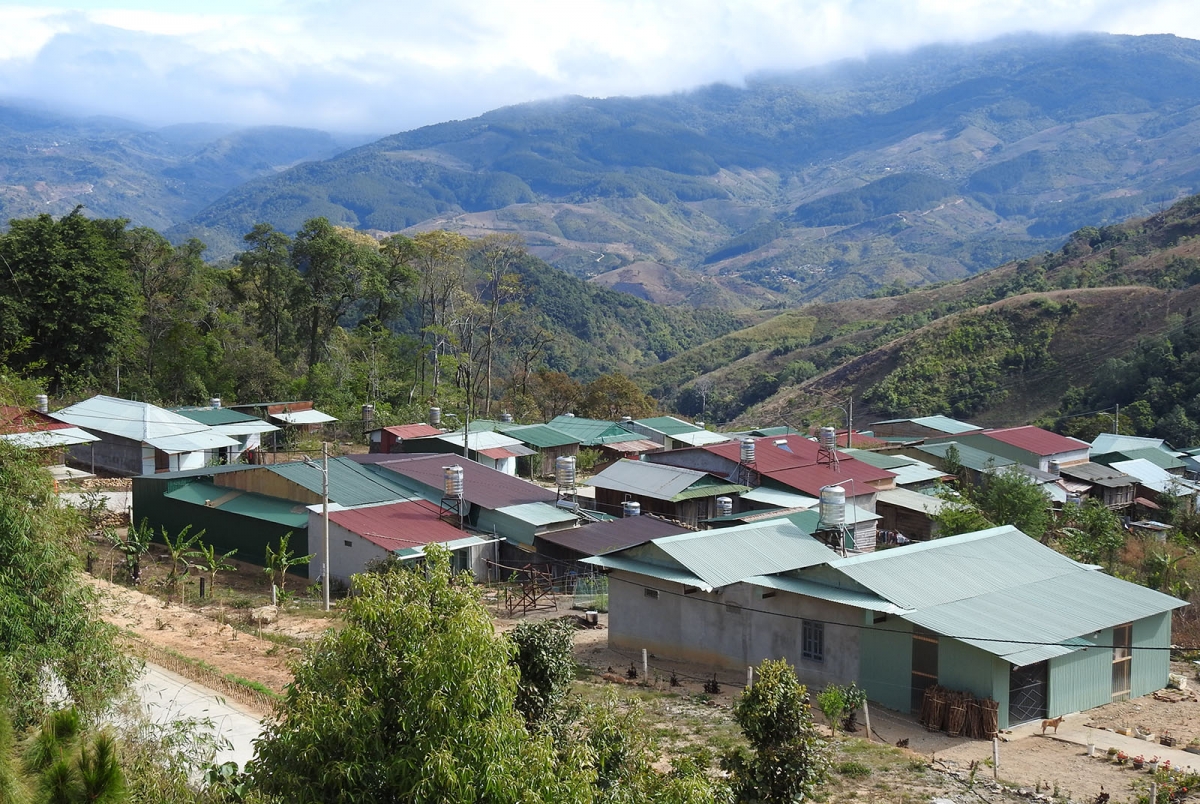 Môi thôn dêi mơngế Rơteăng dêi cheăm Tu Mrông tíu ki nâ Y Hà pêi cheăng