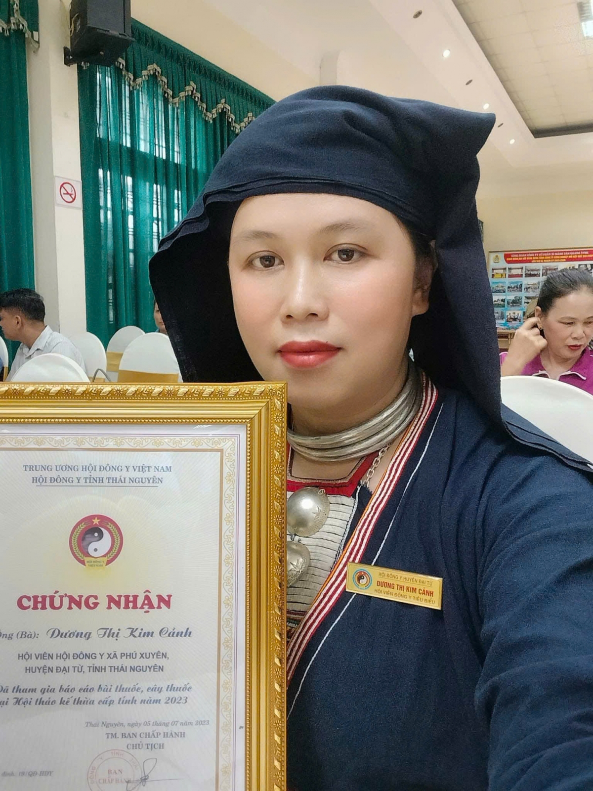 Chị Dương Thị Kim Cảnh, thôn Tân Lập, xã Phú Xuyên cho biết, chị là đời thứ 4 trong dòng tộc gìn giữ nghề thuốc nam truyền thống