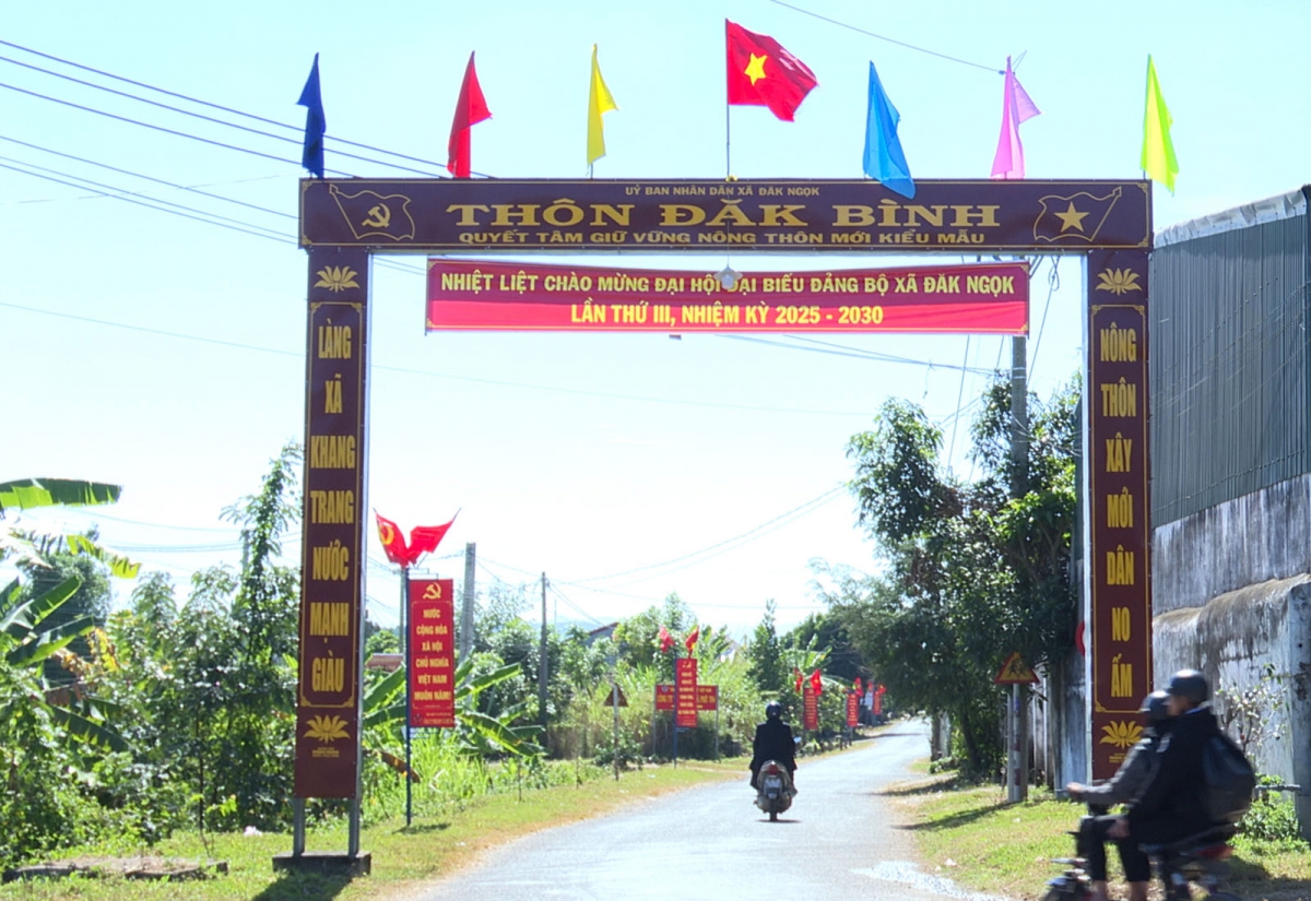 
Trong mơ̆t tơ̆ thôn Đăk Bình, xah Đăk Ngọk