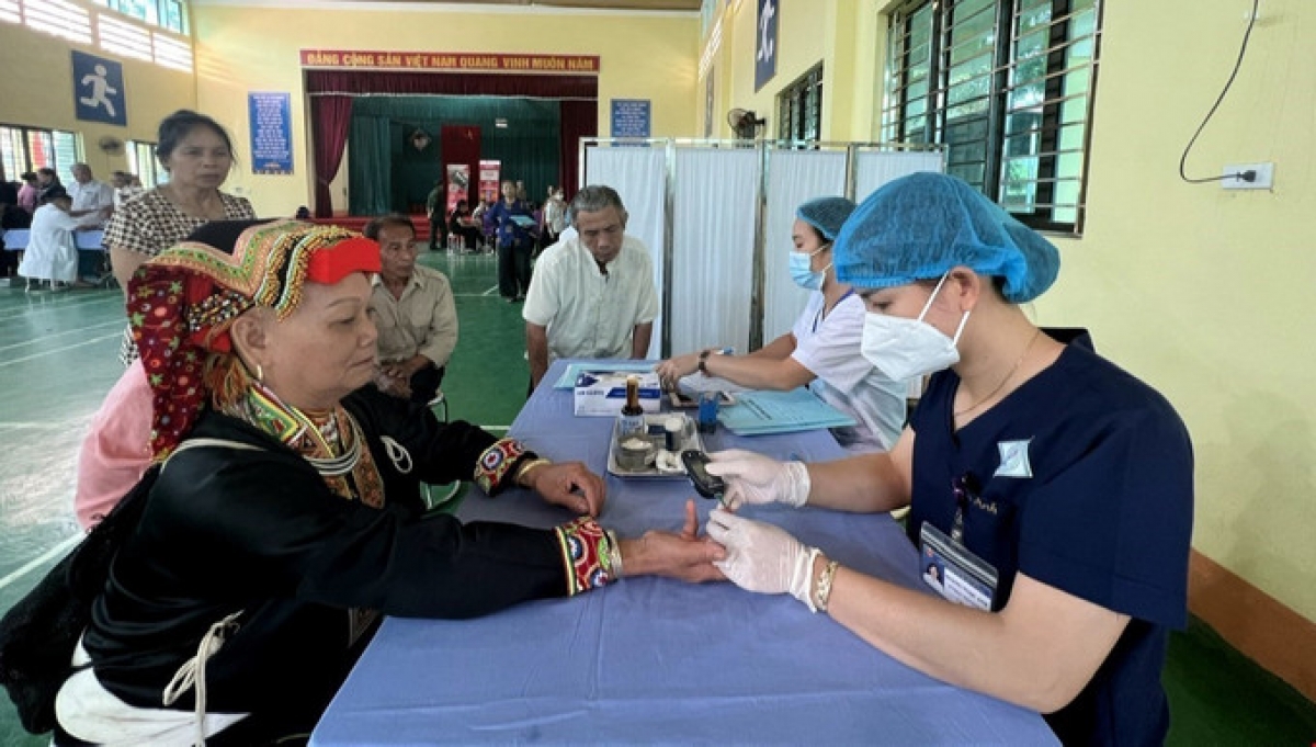 Việc chăm sóc sức khỏe của người dân ở miền núi, vùng cao, vùng dân tộc thiểu số đã có những chuyển biến tích cực.