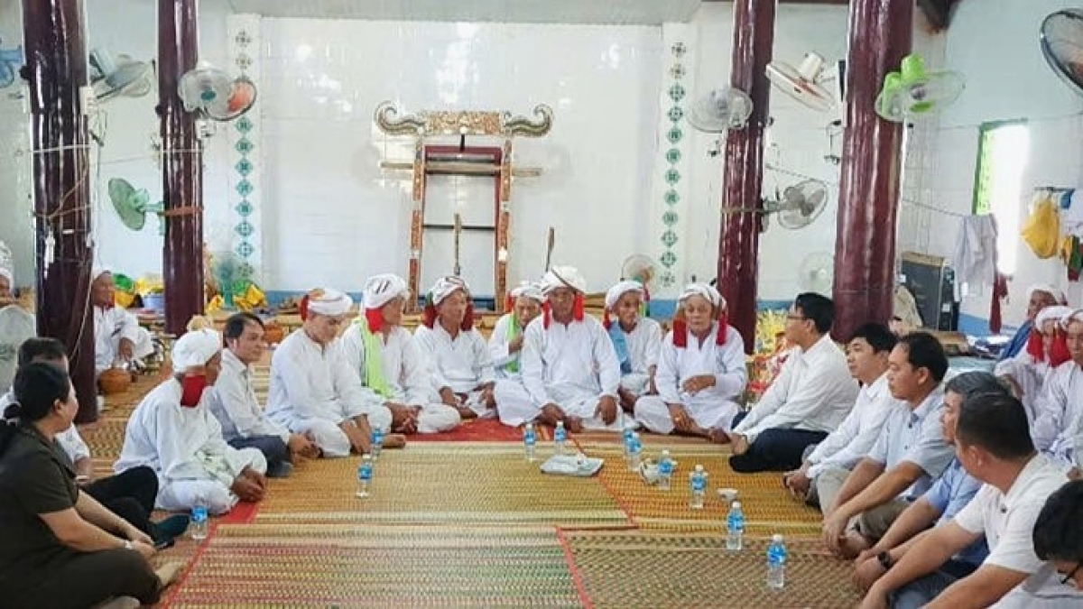 Lãnh đạo địa phương thăm thánh đường Bình Thắng, xã Phan Hòa nhân tháng Ramưwan năm 2023
