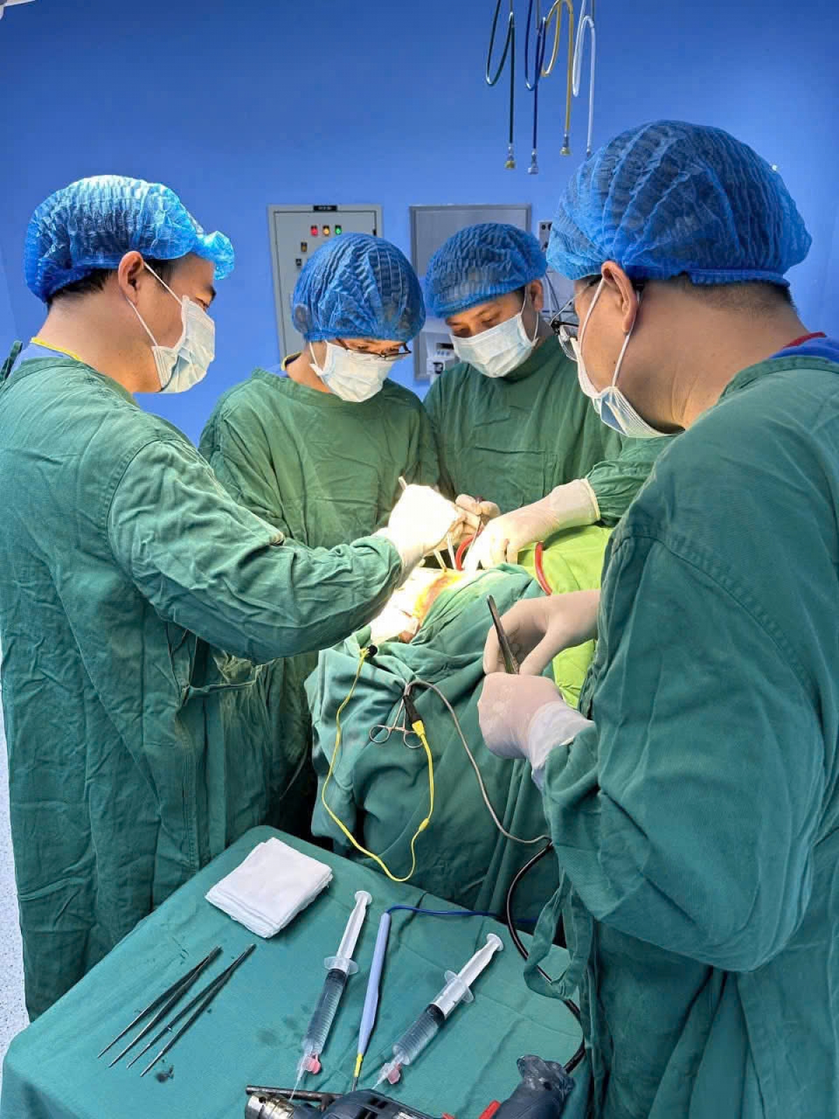 Một ca phẫu thuật thần kinh tại viện.
Ảnh: Thừa Xuân/VOV Tây Bắc