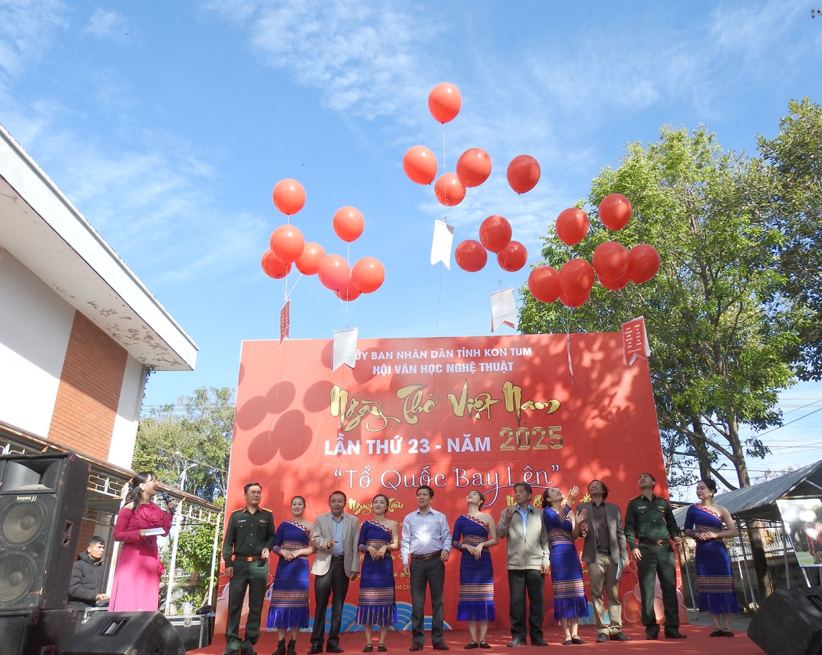 Tơdroăng pơchuât thơ tung Hâi thơ Việt Nam
