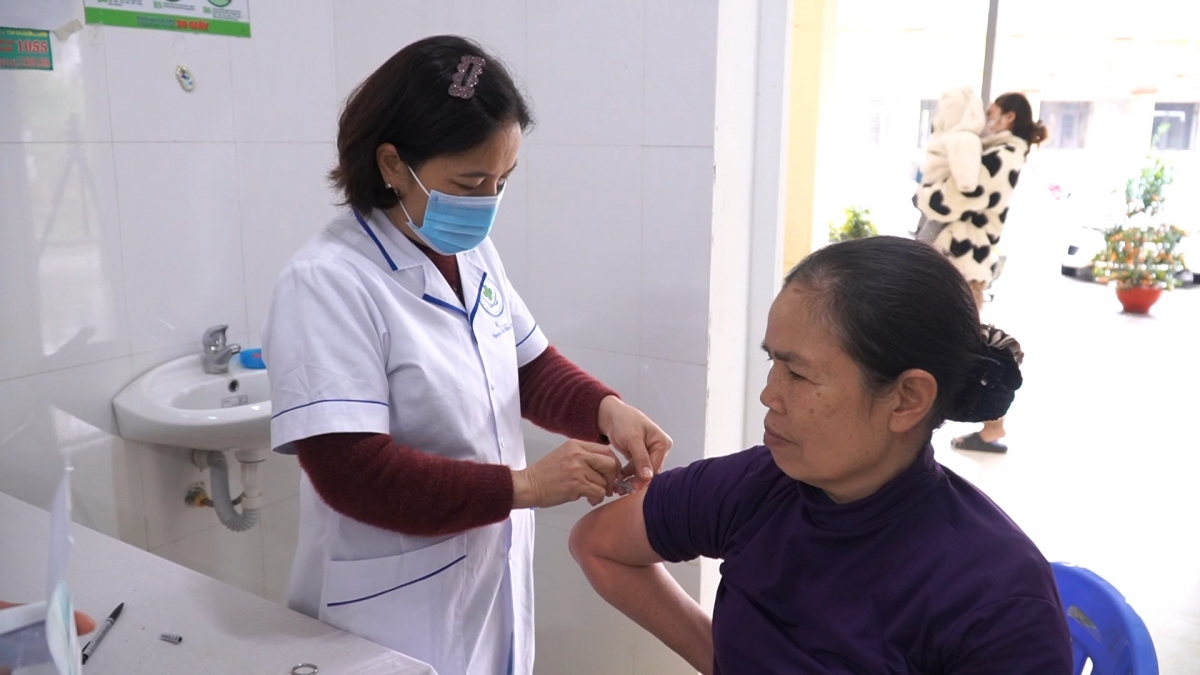Tiêm vắc xin là cách tốt nhất để phòng bệnh cúm mùa và
các biến chứng nghiêm trọng có thể xảy ra.
Ảnh: Đinh Tuấn/VOV Tây Bắc