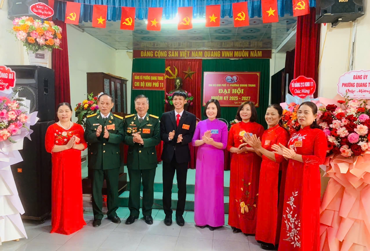 Nguyễn Minh Đang được chi bộ bầu làm Bí thư sau khi trúng cử Trưởng khu phố