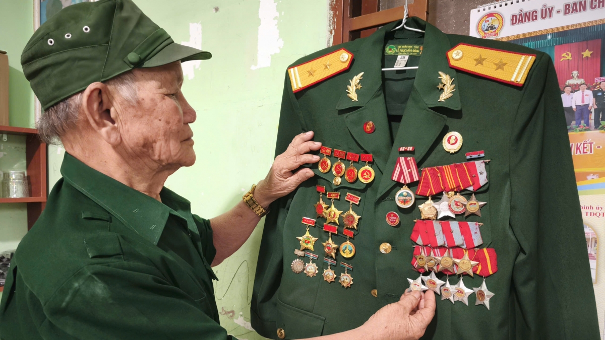 Ông Hồ Quảng Trị hồi ức những năm đạn bom ác liệt nhưng đầy tự hào.
Ảnh: Nam Trang/VOV Tây Nguyên