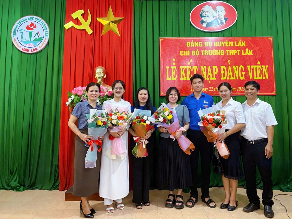 Hên đoân viên ki kơhnâ rơkê a Dak Lak châ rah ‘mot tung Đảng drêng dế hriâm a hngêi trung râ má pái phôh thong