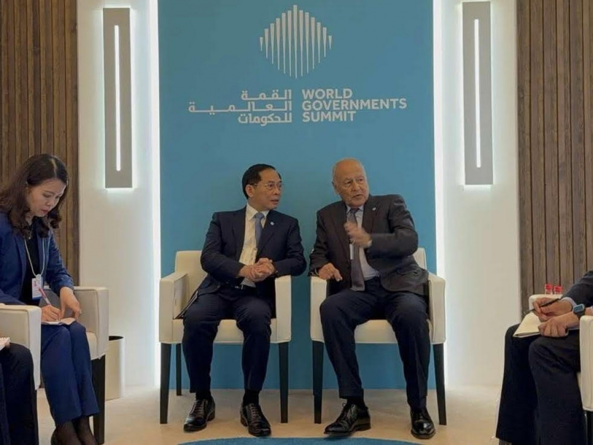 Pôa Bùi Thanh Sơn, Phŏ Ngế pro xiâm hnê ngăn tơnêi têa tơpui tơno ƀă Kăn xiâm chêh tôm xo rơkong Grup Arab