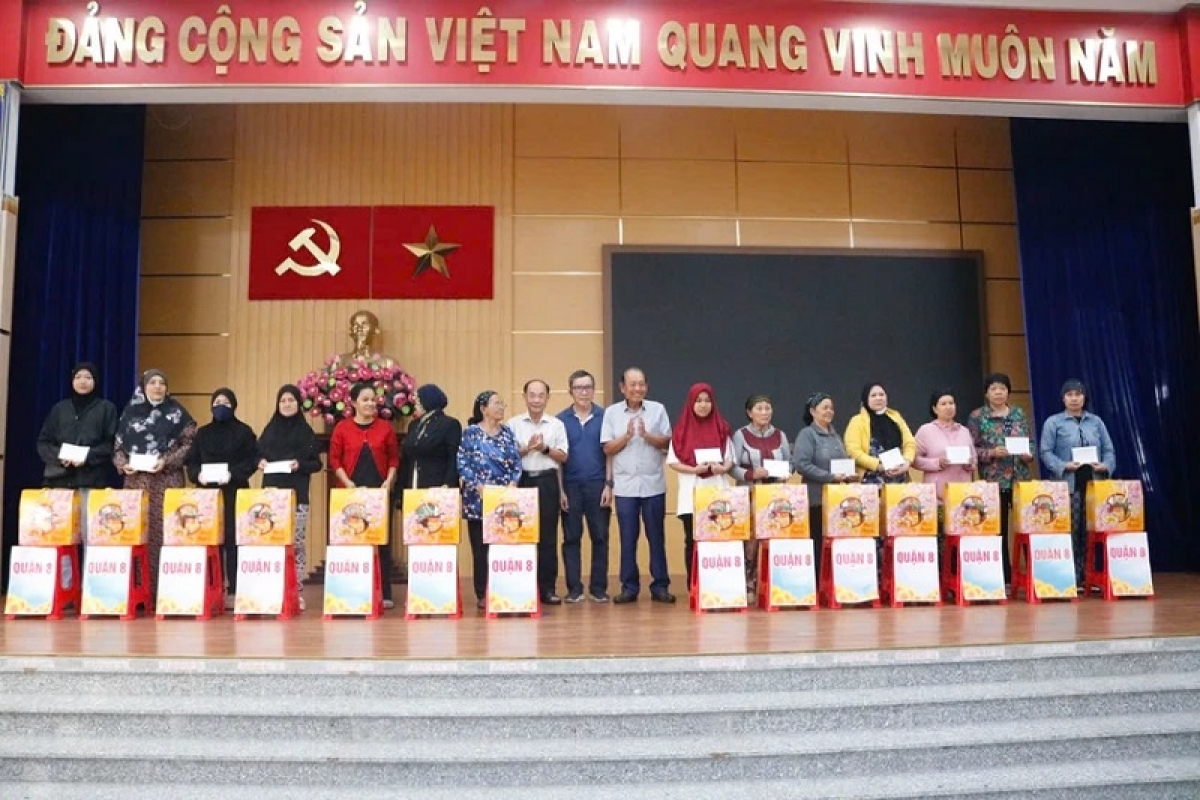 Danak dak alin hadiah pandap ka 170 baoh sang urang bangsa Cam - ( Thaok di Hồng Thắm)