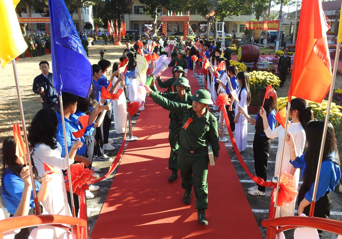 Lối 980 ngế rơtăm kong pơlê Kon Tum lăm pro lêng