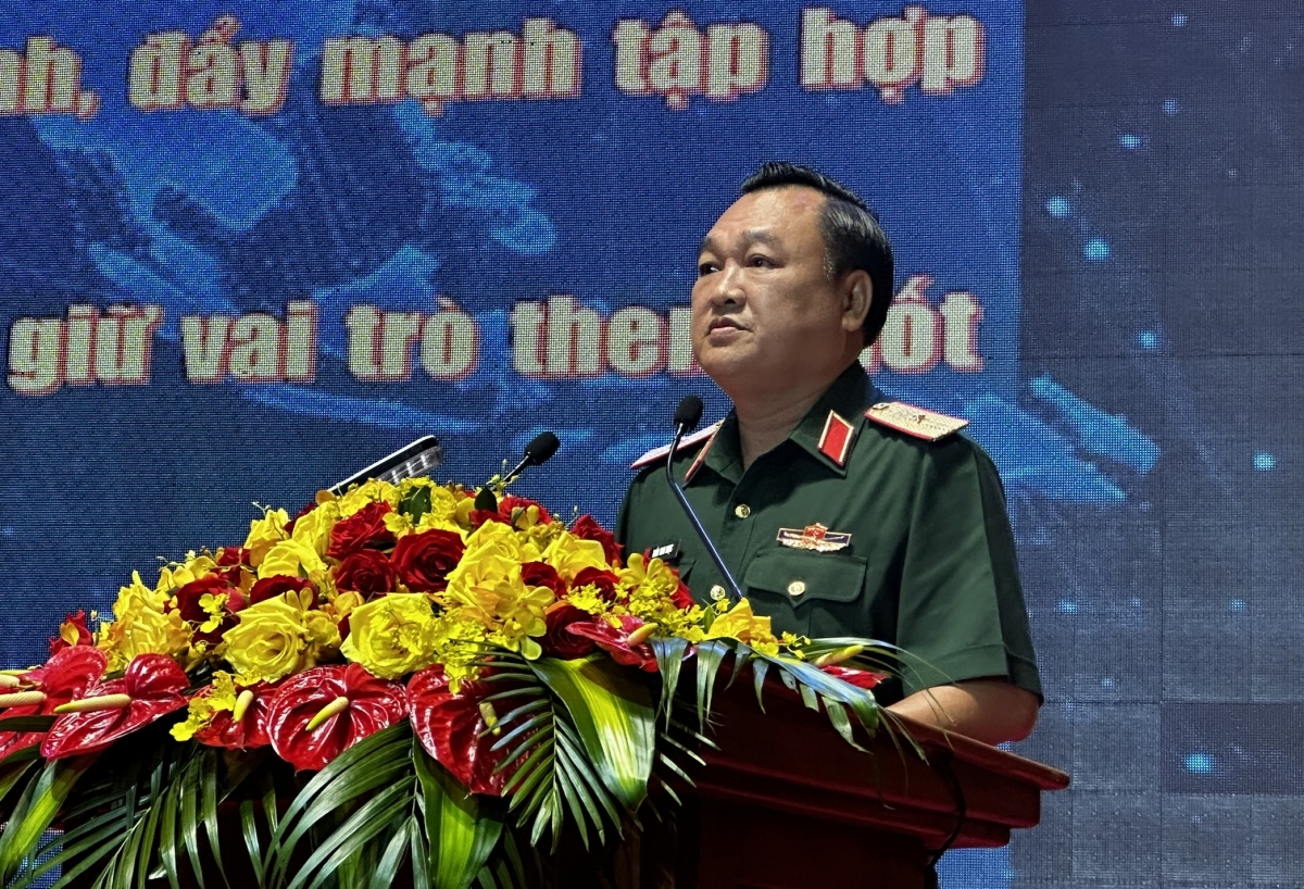 Trần Vinh Ngọc, Groi Chính uỷ Quân khu