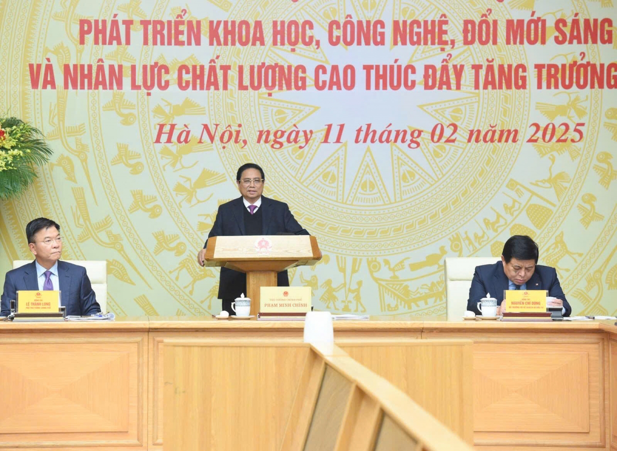 Thủ tướng ồng Phạm Minh Chính đơng lam pơrjum