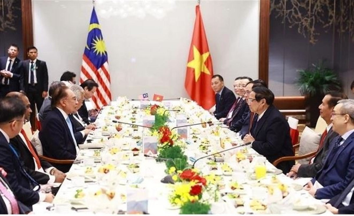 
Thủ tướng Phạm Minh Chính bơ̆ jang hăm Thủ tướng Malaysia Anwar Ibrahim. (Rup: TTXVN)