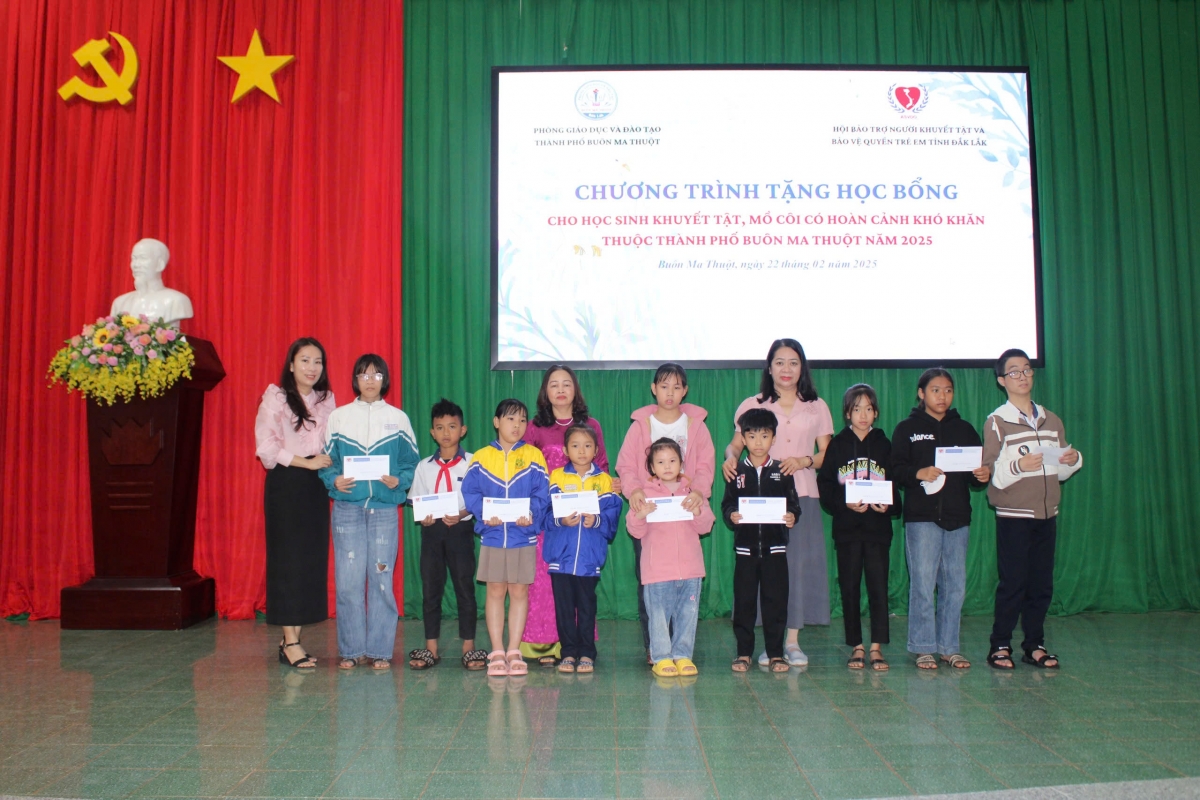 Tơdrong jang hlôi pơjao hŏk ƀŏng asong ăn 100 ‘nu hŏk tro jo jăn, mơti tơ̆ pơlei tơm Buôn Ma Thuột