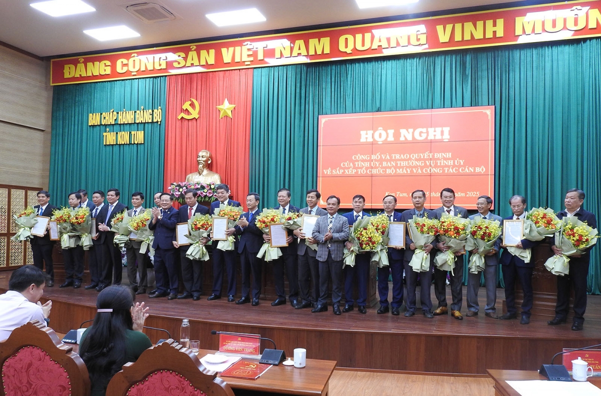 (Kon Tum brơi hră pơdơi bruă hlâo kơ thun pơkă kơ 17 čô khua)