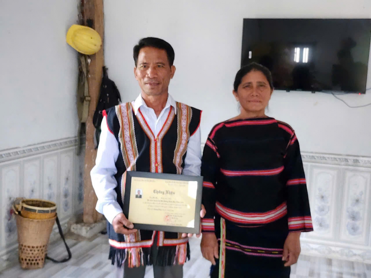 Siu Un găn rơgao hĭ laih tơlơi soh  jrôk jơlan kiăng glăi hăng plơi pla đăo tơpă găl tơlơi phiăn