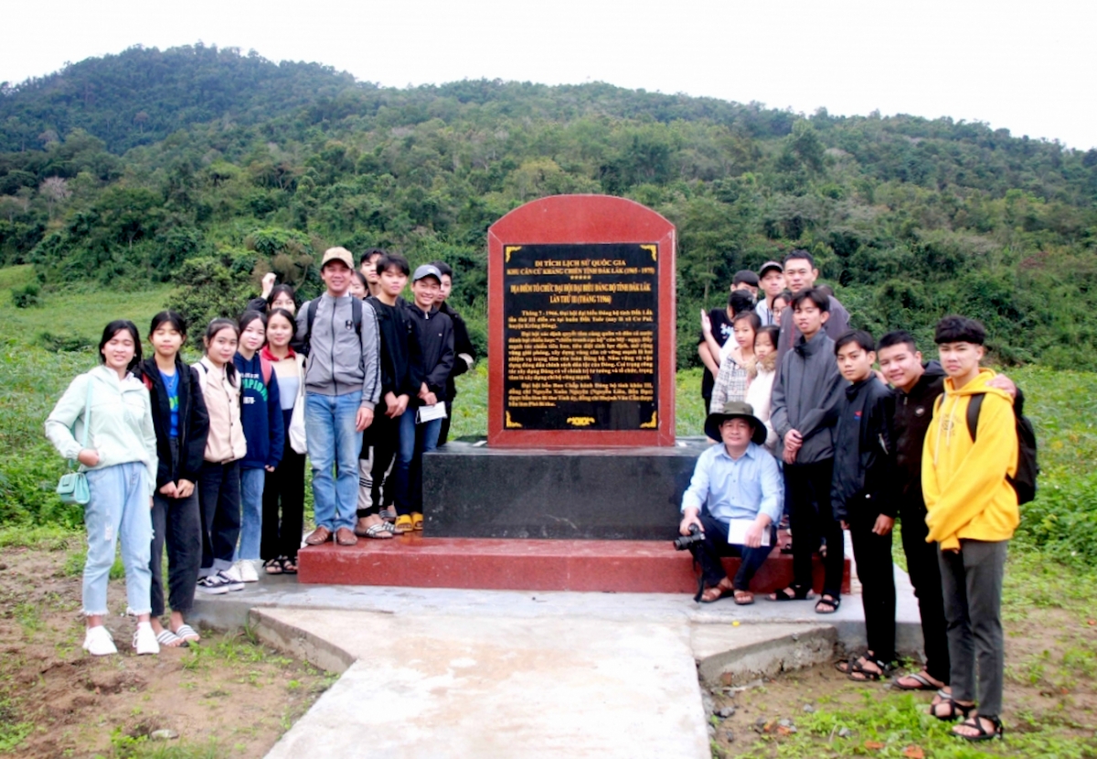 Vùng căn cứ xưa nay đã trở thành di tích, là "địa chỉ đỏ"
giáo dục truyền thống cách mạng cho thế hệ trẻ.
Ảnh: H Xíu/VOV Tây Nguyên