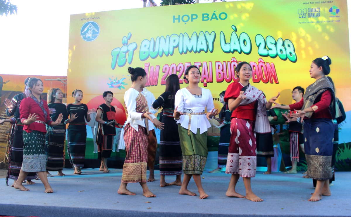 
Tết Bunpimay jĭ năr lêh tih hloh lơ̆m sơnăm kơ bơngai Lào