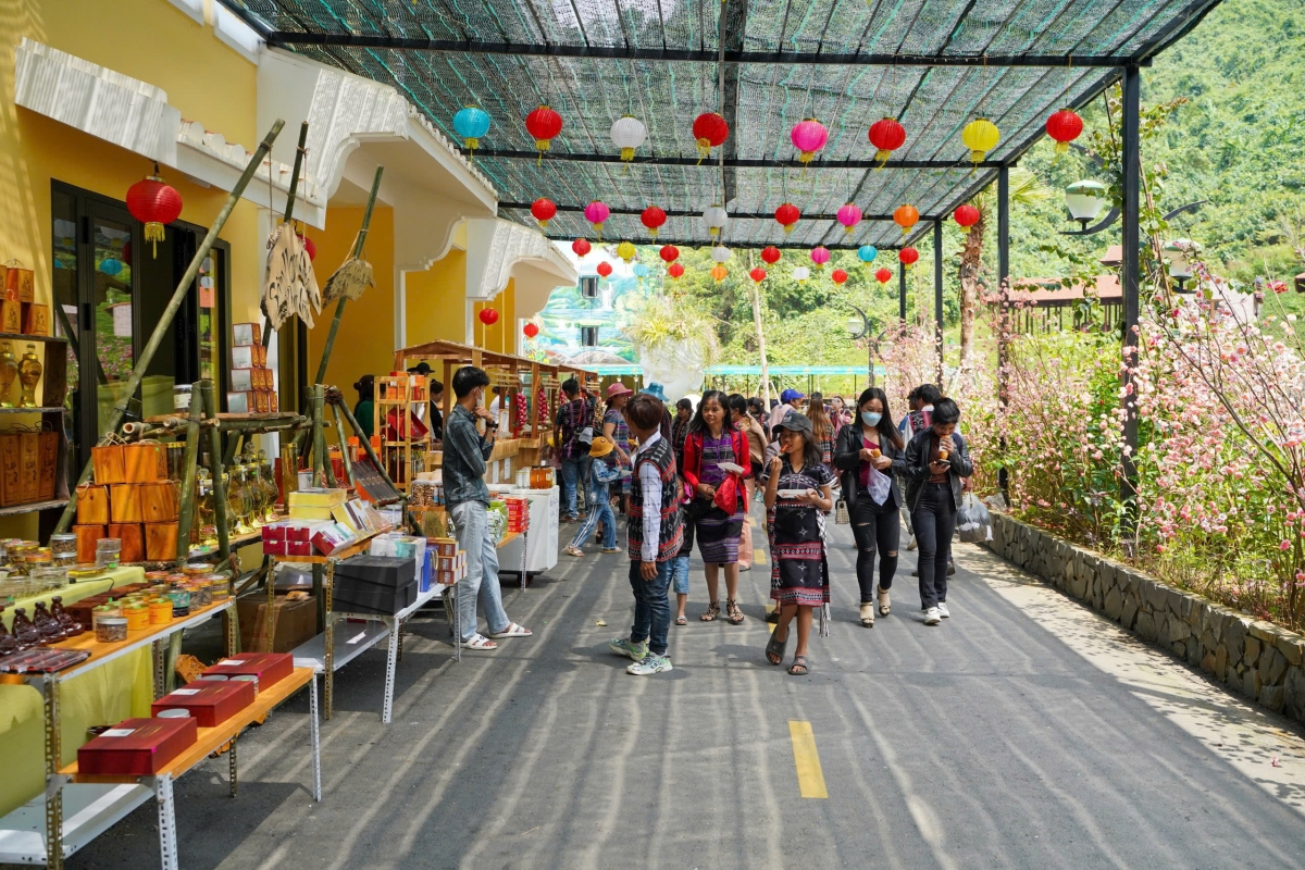 Gal ngan năc lòt nhơl lòt jòi tus ală anih lòt nhơl mpồl bơtiàn tàm tiah bơnơm càr Quảng Nam
