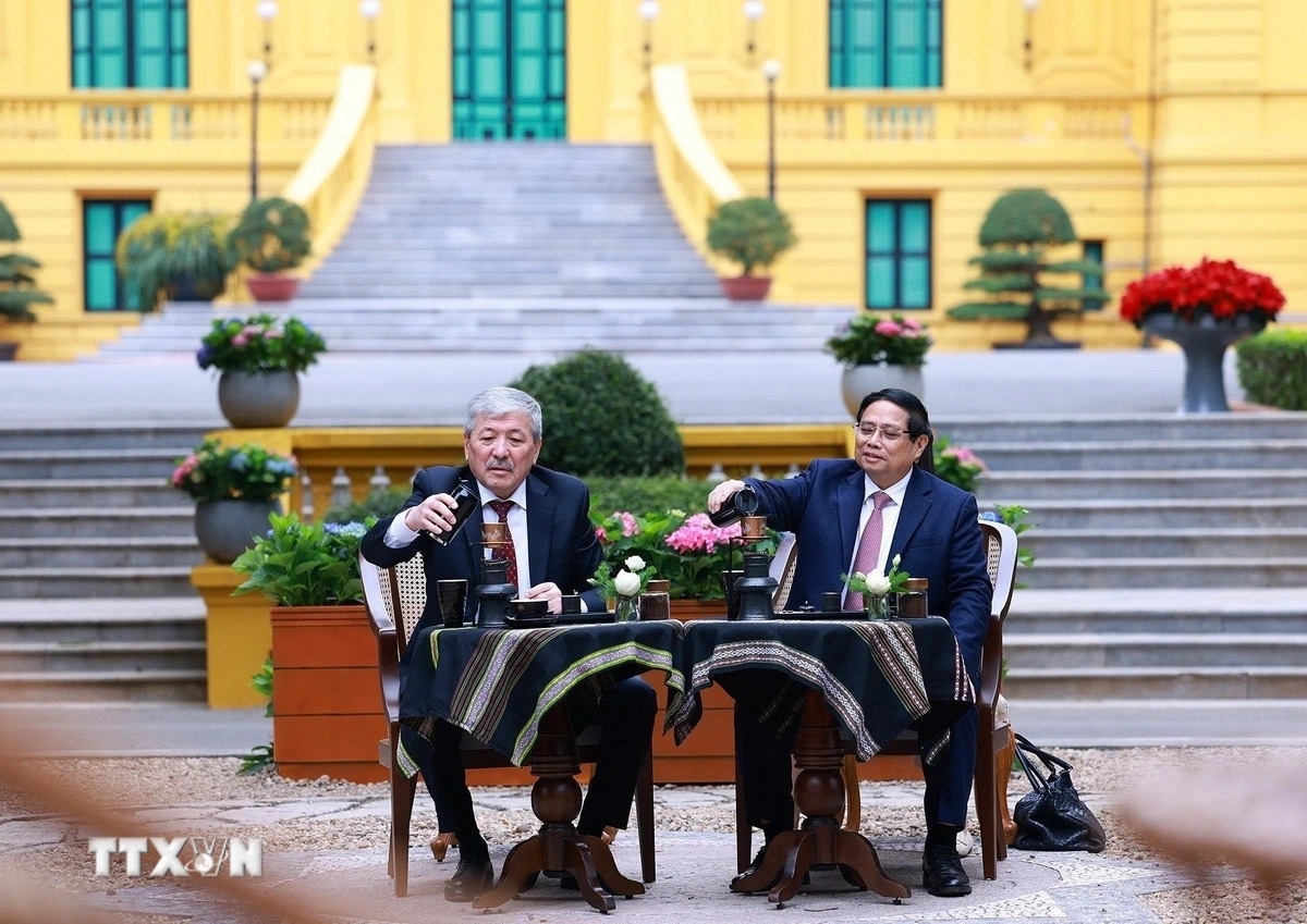 Thủ tướng Cộng hoà Kyrgyzstan Adylbek Kasymaliev lôch rơh khâl Việt Nam