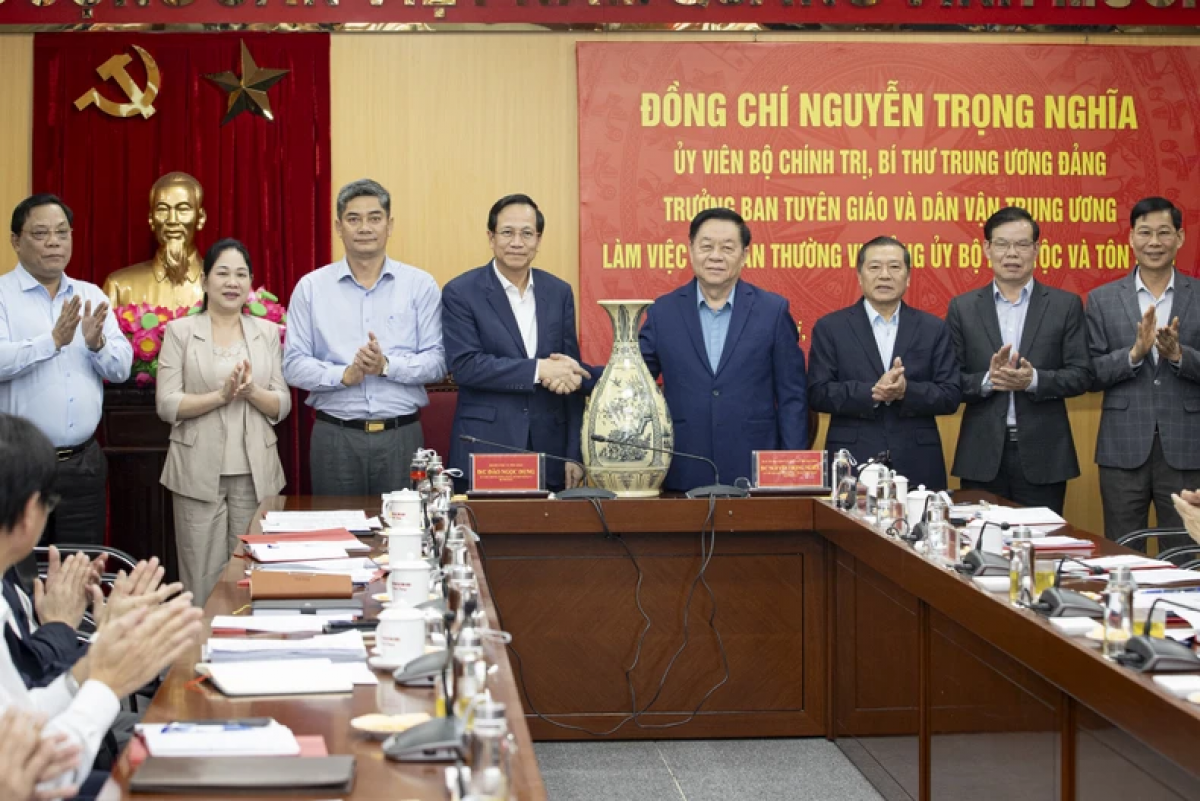 Ong Nguyễn Trọng Nghĩa tadhau ayuh akaok Mentri Bangsa saong Agama